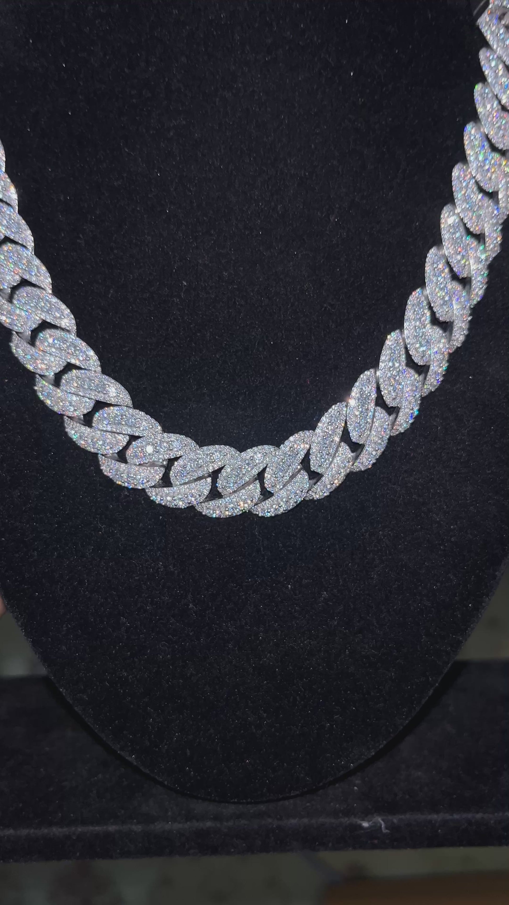 18MM Iced Cuban Link – 22” | God-Tier Bustdown
